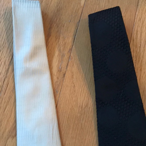 Calvin Klein Gold / Yellow Tie AND Black Arrow Modern Classic Ties - Set of 2 - Picture 5 of 10